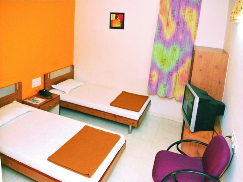 Hotel Rudra Regency Ahmedabad Exterior photo